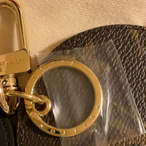 ๐ LOUIS VUITTON MONOGRAM REVERSE KEY HOLDER AND BAG CHARM ๐ - Picture 13 of 16
